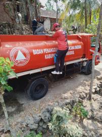 PEMBERIAN BANTUAN AIR BERSIH DARI BPBD GUNUNGKIDUL
